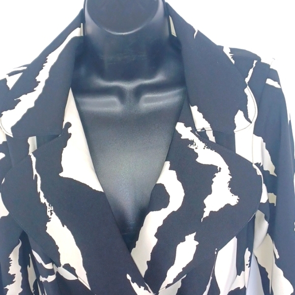 Wrapper jacket Jr sz M, black & cream, belted - Picture 2 of 7